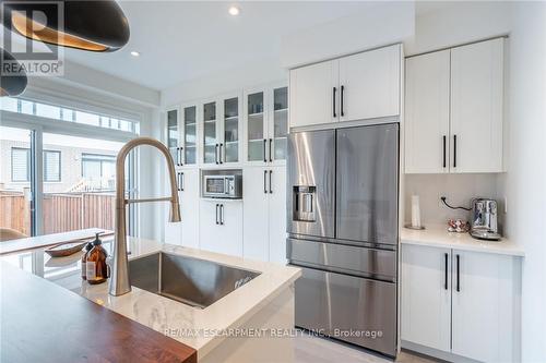 128 Fairey Crescent, Hamilton, ON - Indoor Photo Showing Kitchen With Stainless Steel Kitchen