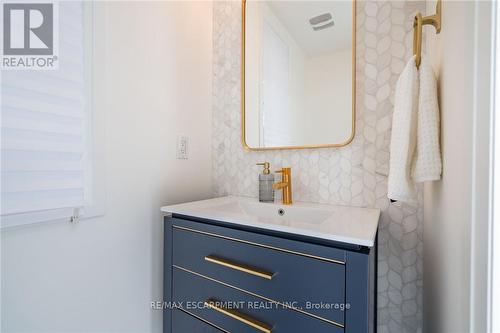 128 Fairey Crescent, Hamilton, ON - Indoor Photo Showing Bathroom