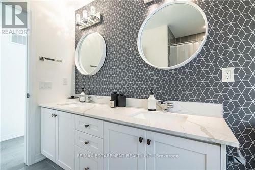 128 Fairey Crescent, Hamilton, ON - Indoor Photo Showing Bathroom