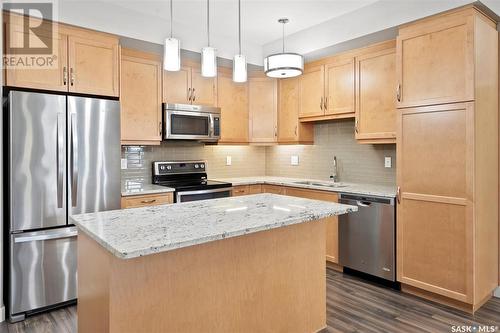 111 1015 Moss Avenue, Saskatoon, SK - Indoor Photo Showing Kitchen With Stainless Steel Kitchen With Upgraded Kitchen