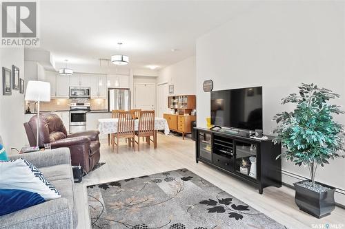 215 1015 Moss Avenue, Saskatoon, SK - Indoor Photo Showing Living Room