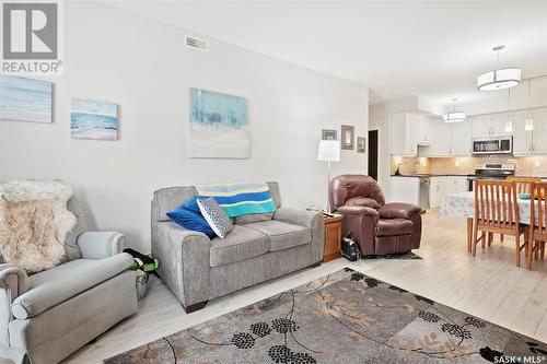 215 1015 Moss Avenue, Saskatoon, SK - Indoor Photo Showing Living Room