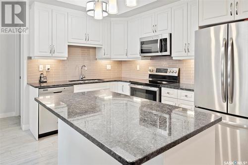 215 1015 Moss Avenue, Saskatoon, SK - Indoor Photo Showing Kitchen With Stainless Steel Kitchen With Upgraded Kitchen