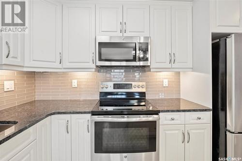 215 1015 Moss Avenue, Saskatoon, SK - Indoor Photo Showing Kitchen With Stainless Steel Kitchen With Upgraded Kitchen