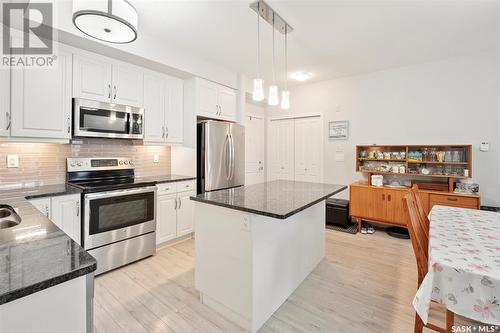 215 1015 Moss Avenue, Saskatoon, SK - Indoor Photo Showing Kitchen With Stainless Steel Kitchen With Upgraded Kitchen