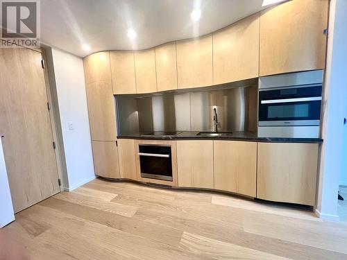 13Xx 1568 Alberni Street, Vancouver, BC - Indoor Photo Showing Kitchen