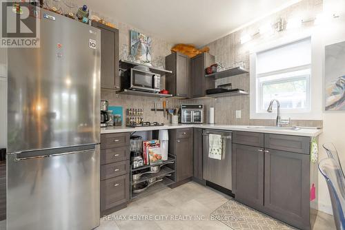 Kitchen - E40 - 4340 Cromarty Drive N, Thames Centre (Mossley), ON - Indoor Photo Showing Kitchen With Upgraded Kitchen