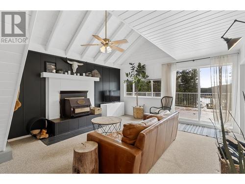 5033 Lauder Road, Merritt, BC - Indoor Photo Showing Living Room With Fireplace