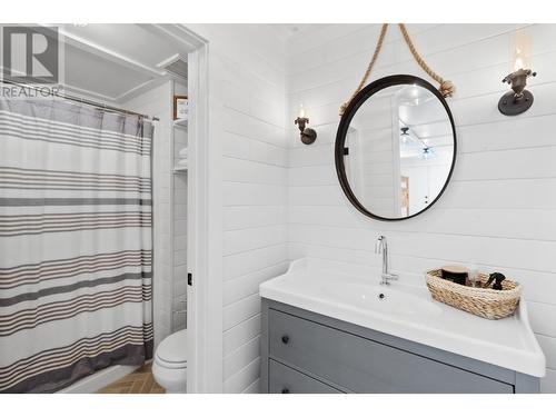 5033 Lauder Road, Merritt, BC - Indoor Photo Showing Bathroom