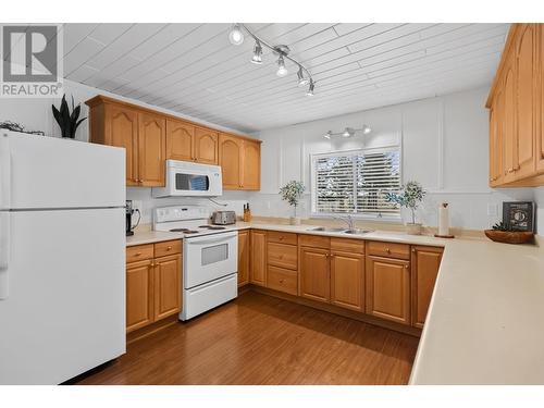 5033 Lauder Road, Merritt, BC - Indoor Photo Showing Kitchen With Double Sink