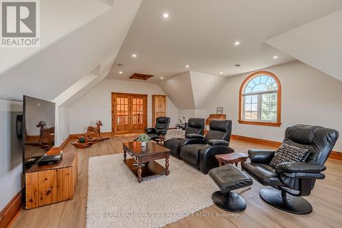 8464 6Th Line, Essa, ON - Indoor Photo Showing Living Room