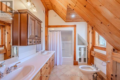 8464 6Th Line, Essa, ON - Indoor Photo Showing Bathroom