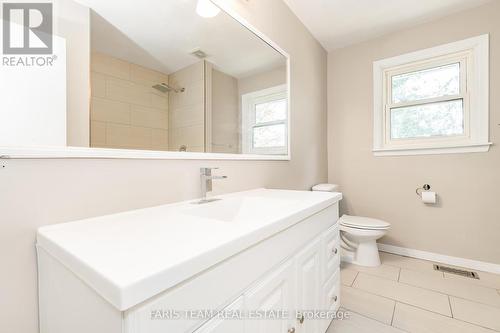 2900 Lakeshore Road E, Oro-Medonte, ON - Indoor Photo Showing Bathroom