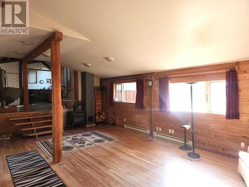 1505 Inonoaklin Valley Road, Edgewood, BC - Indoor Photo Showing Other Room