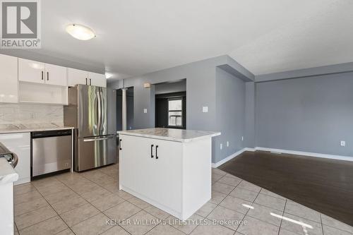 832 Oakcrossing Road, London, ON - Indoor Photo Showing Kitchen