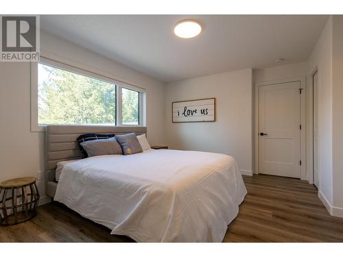 1538 Cedar Street, Golden, BC - Indoor Photo Showing Bedroom