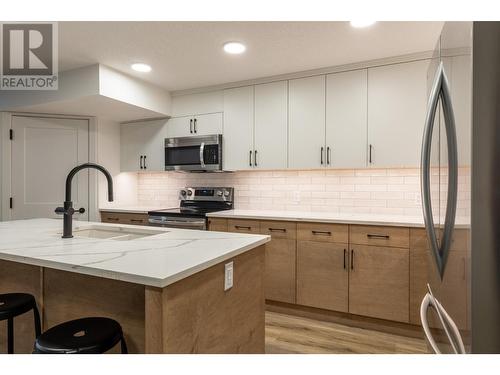 1538 Cedar Street, Golden, BC - Indoor Photo Showing Kitchen With Upgraded Kitchen