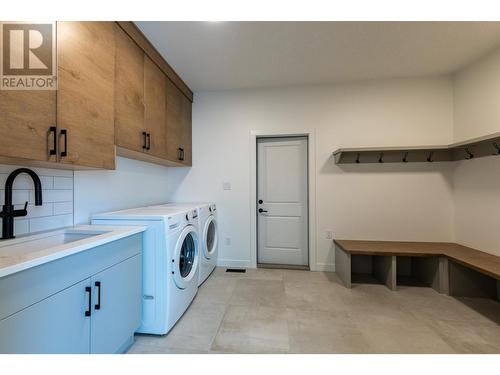 1538 Cedar Street, Golden, BC - Indoor Photo Showing Laundry Room