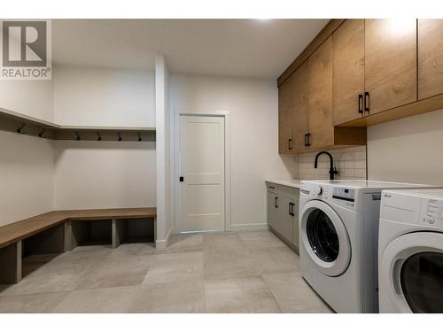 1538 Cedar Street, Golden, BC - Indoor Photo Showing Laundry Room