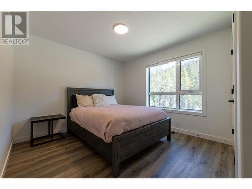 1538 Cedar Street, Golden, BC - Indoor Photo Showing Bedroom