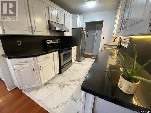 15 Redwood Drive, Yorkton, SK - Indoor Photo Showing Kitchen