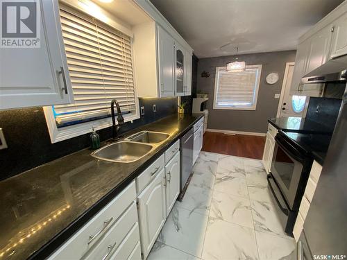 15 Redwood Drive, Yorkton, SK - Indoor Photo Showing Kitchen With Double Sink