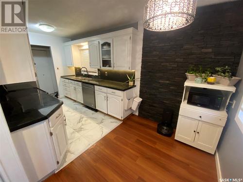 15 Redwood Drive, Yorkton, SK - Indoor Photo Showing Kitchen