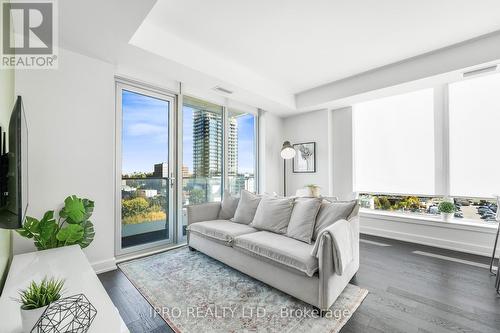 609 - 111 Champagne Avenue S, Ottawa, ON - Indoor Photo Showing Living Room