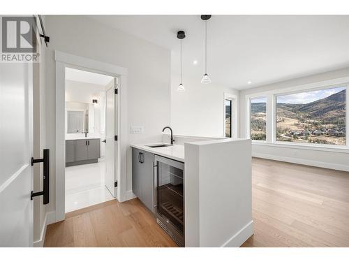 989 Loseth Drive, Kelowna, BC - Indoor