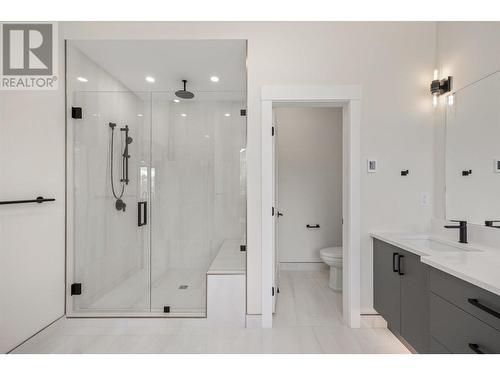 989 Loseth Drive, Kelowna, BC - Indoor Photo Showing Bathroom