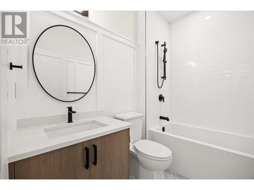 989 Loseth Drive, Kelowna, BC - Indoor Photo Showing Bathroom