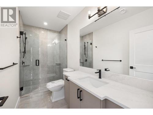 989 Loseth Drive, Kelowna, BC - Indoor Photo Showing Bathroom