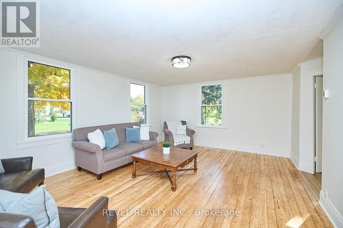 1910 Balfour Street, Pelham, ON - Indoor Photo Showing Living Room