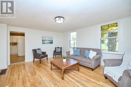 1910 Balfour Street, Pelham, ON - Indoor Photo Showing Living Room