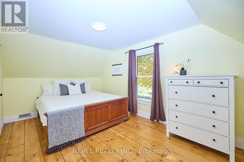 1910 Balfour Street, Pelham, ON - Indoor Photo Showing Bedroom