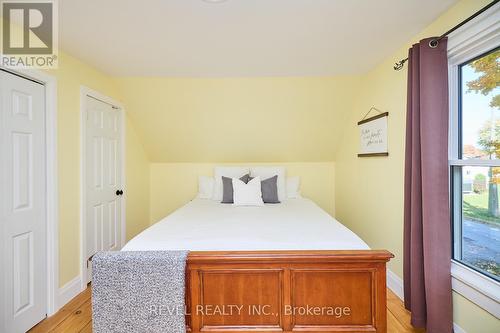 1910 Balfour Street, Pelham, ON - Indoor Photo Showing Bedroom