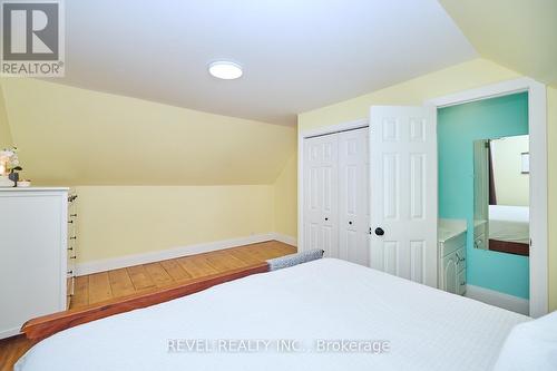 1910 Balfour Street, Pelham, ON - Indoor Photo Showing Bedroom