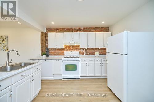 1910 Balfour Street, Pelham, ON - Indoor Photo Showing Kitchen With Double Sink