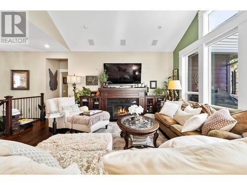 568 Stoneridge Drive, Kamloops, BC - Indoor Photo Showing Living Room With Fireplace