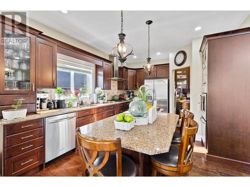 568 Stoneridge Drive, Kamloops, BC - Indoor Photo Showing Dining Room