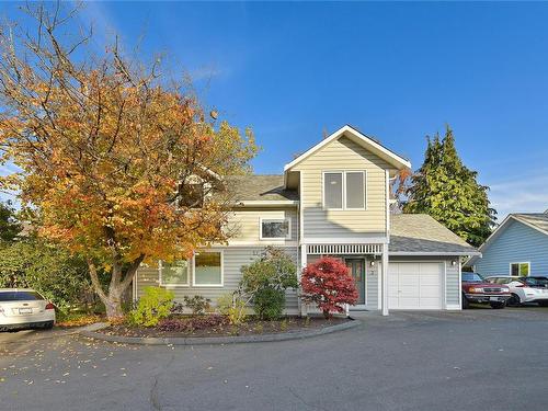 3-4295 Carey Rd, Saanich, BC 