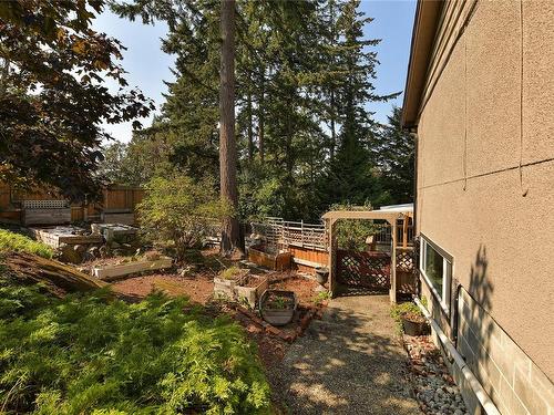 2582 Rainville Rd, Langford, BC 