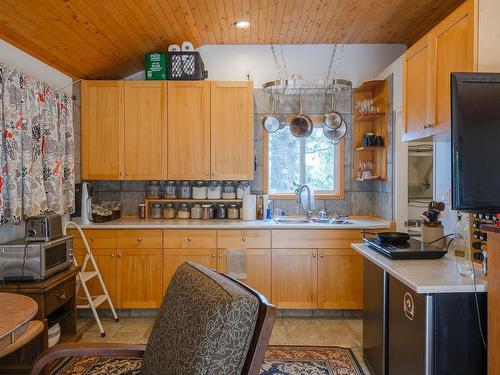 100 Mathers Lane, Bamfield, BC 