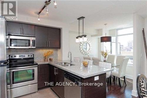 706 - 676 Sheppard Avenue E, Toronto, ON - Indoor Photo Showing Kitchen With Double Sink With Upgraded Kitchen