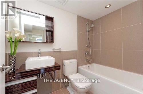 706 - 676 Sheppard Avenue E, Toronto, ON - Indoor Photo Showing Bathroom