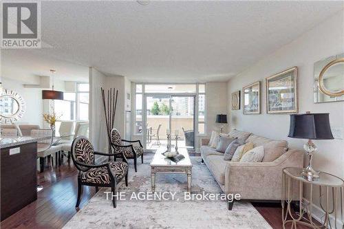 706 - 676 Sheppard Avenue E, Toronto, ON - Indoor Photo Showing Living Room