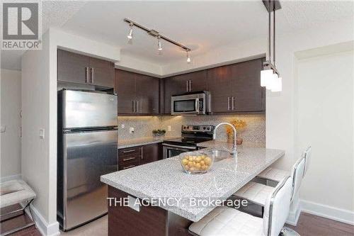 706 - 676 Sheppard Avenue E, Toronto, ON - Indoor Photo Showing Kitchen