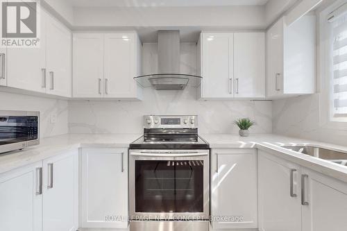 6696 Harlow Road, Mississauga, ON - Indoor Photo Showing Kitchen