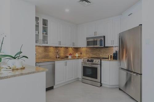 Cuisine - 1401A-2000 Rue Drummond, Montréal (Ville-Marie), QC - Indoor Photo Showing Kitchen