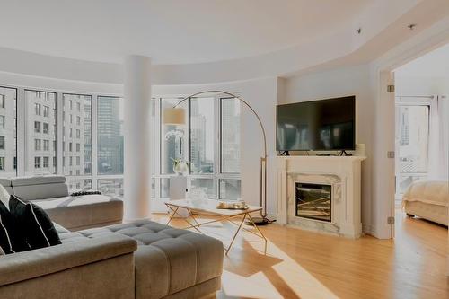 Salon - 1401A-2000 Rue Drummond, Montréal (Ville-Marie), QC - Indoor Photo Showing Living Room With Fireplace